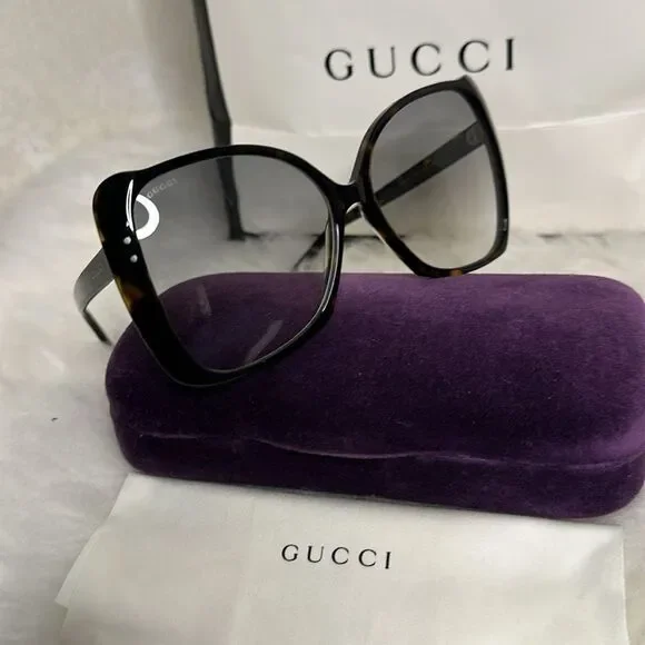 💯Authentic Gucci Sunglasses with Case🍀 - Picture 6 of 16